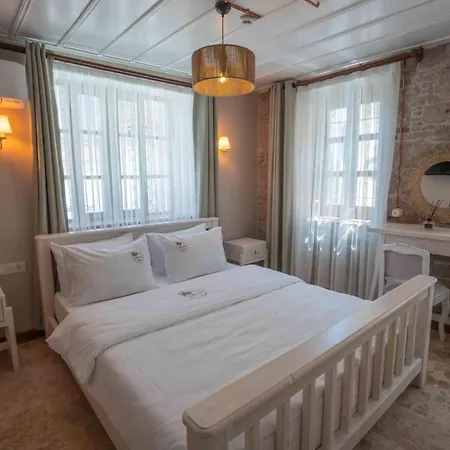 Oliva Cunda Otel Ayvalı